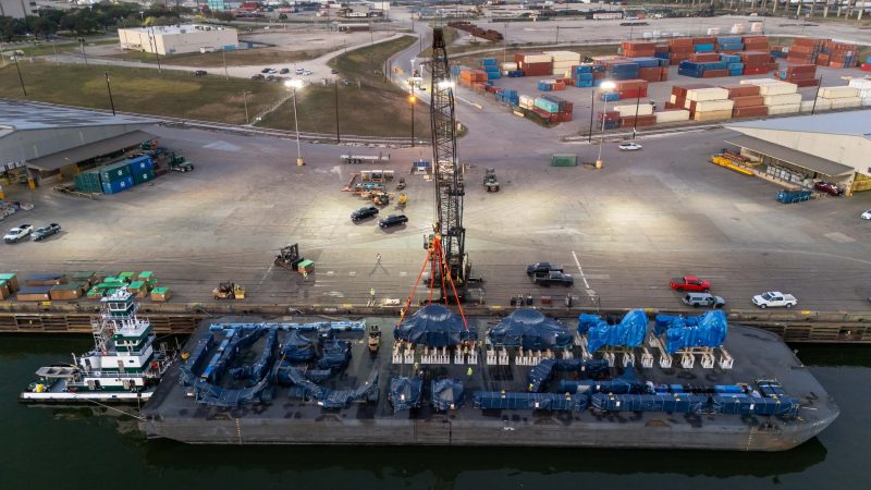 566 tons of heavy haul cargo on barge