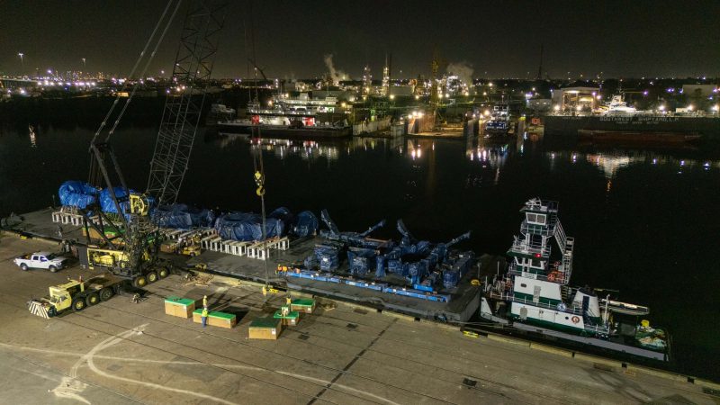 566 tons of heavy haul cargo on barge