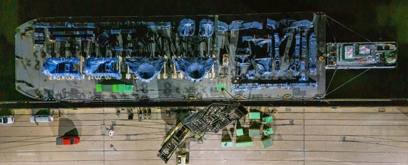 566 tons of heavy haul cargo on barge