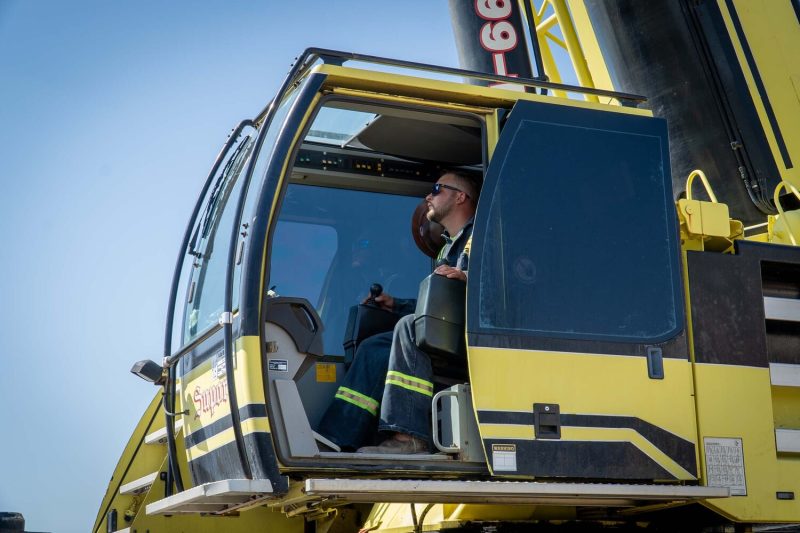 Crane and rigging