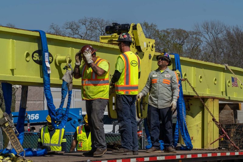 Preparing the gantry crane