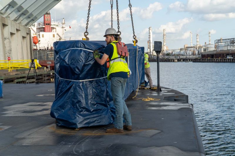 moving heavy lift cargo by barge