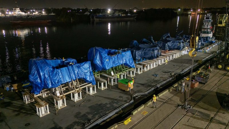 moving heavy lift cargo by barge
