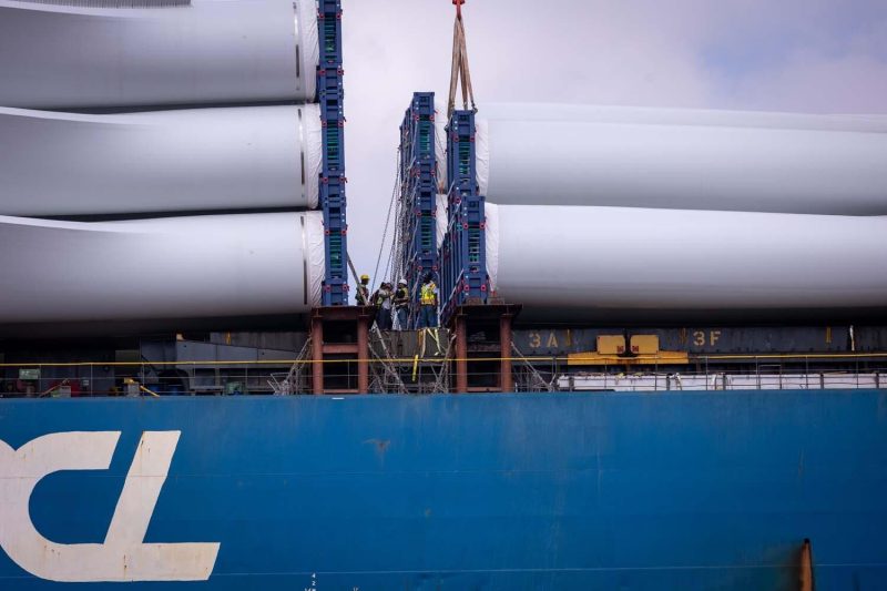 wind blade transport logistics - heavy haul cargo